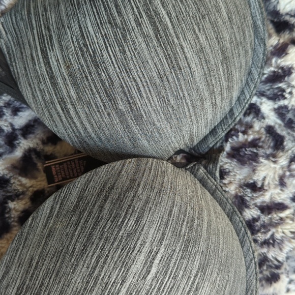 Victoria's Secret Padded Plunge Bra in size 34DD - Picture 3 of 9